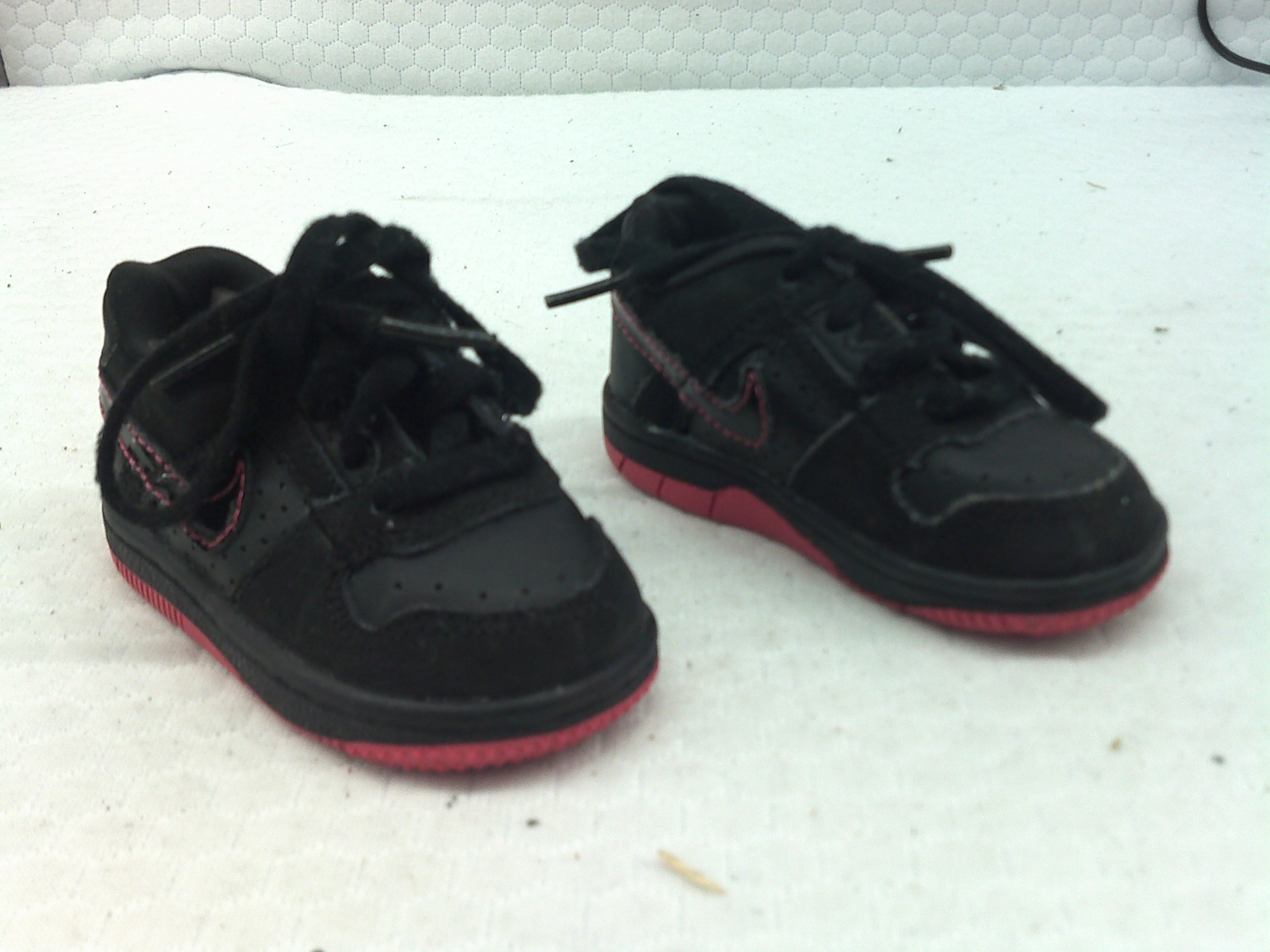 Nike Delta Force low-top toddler sneakers | Size 3C