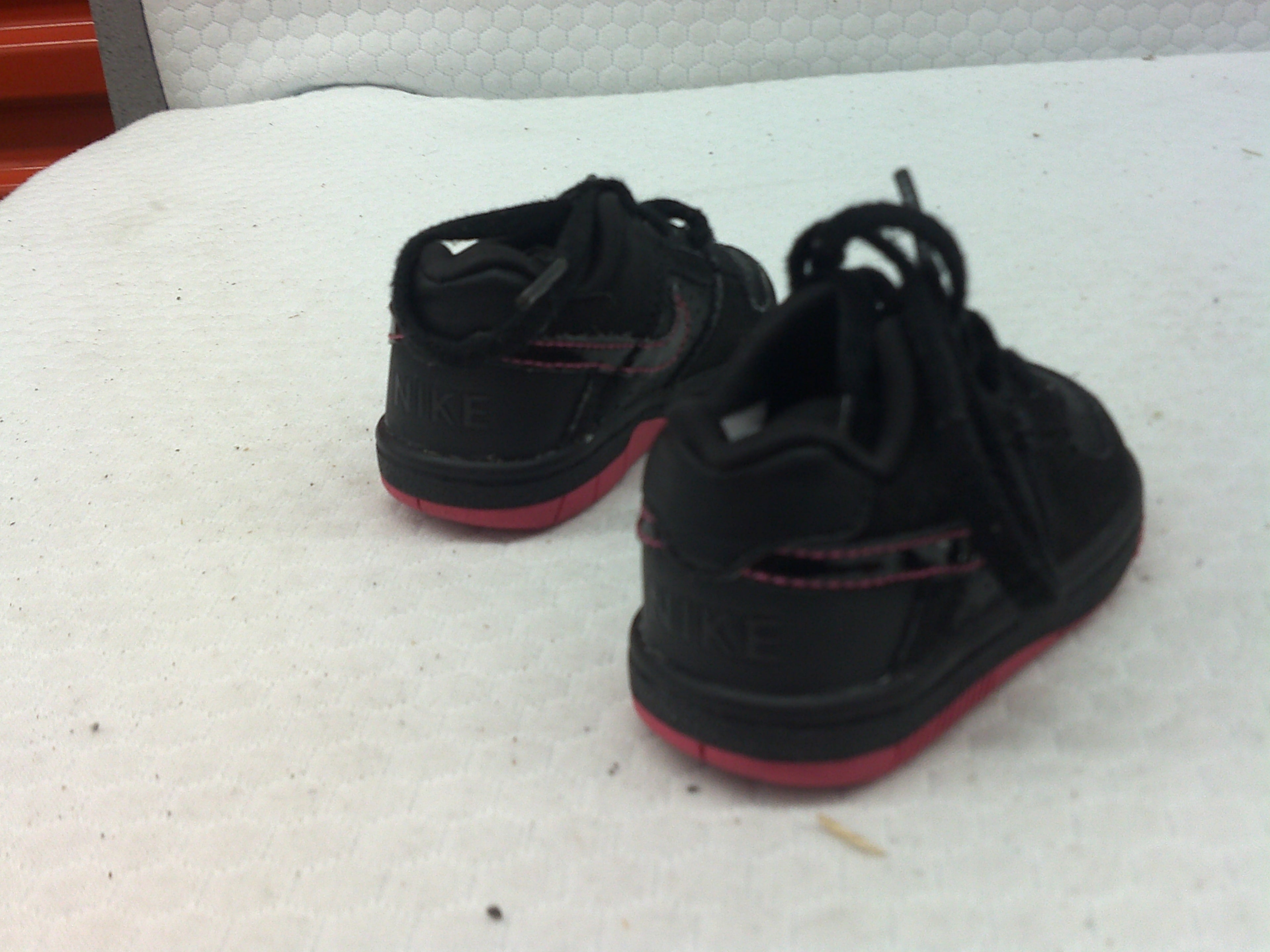 Nike Delta Force low-top toddler sneakers | Size 3C