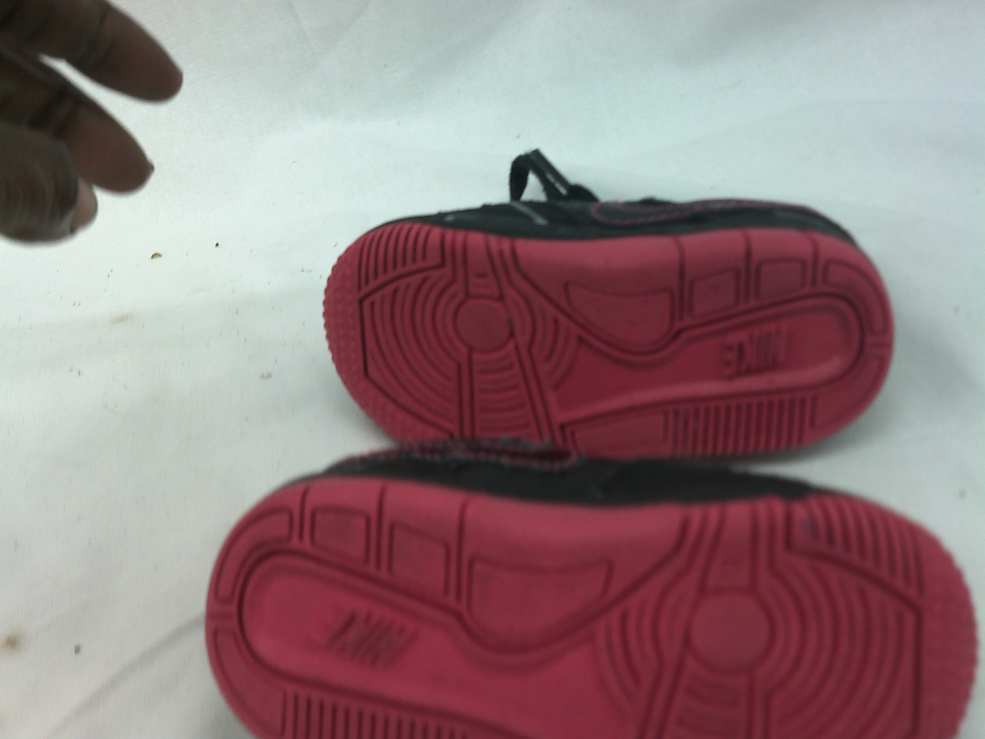 Nike Delta Force low-top toddler sneakers | Size 3C