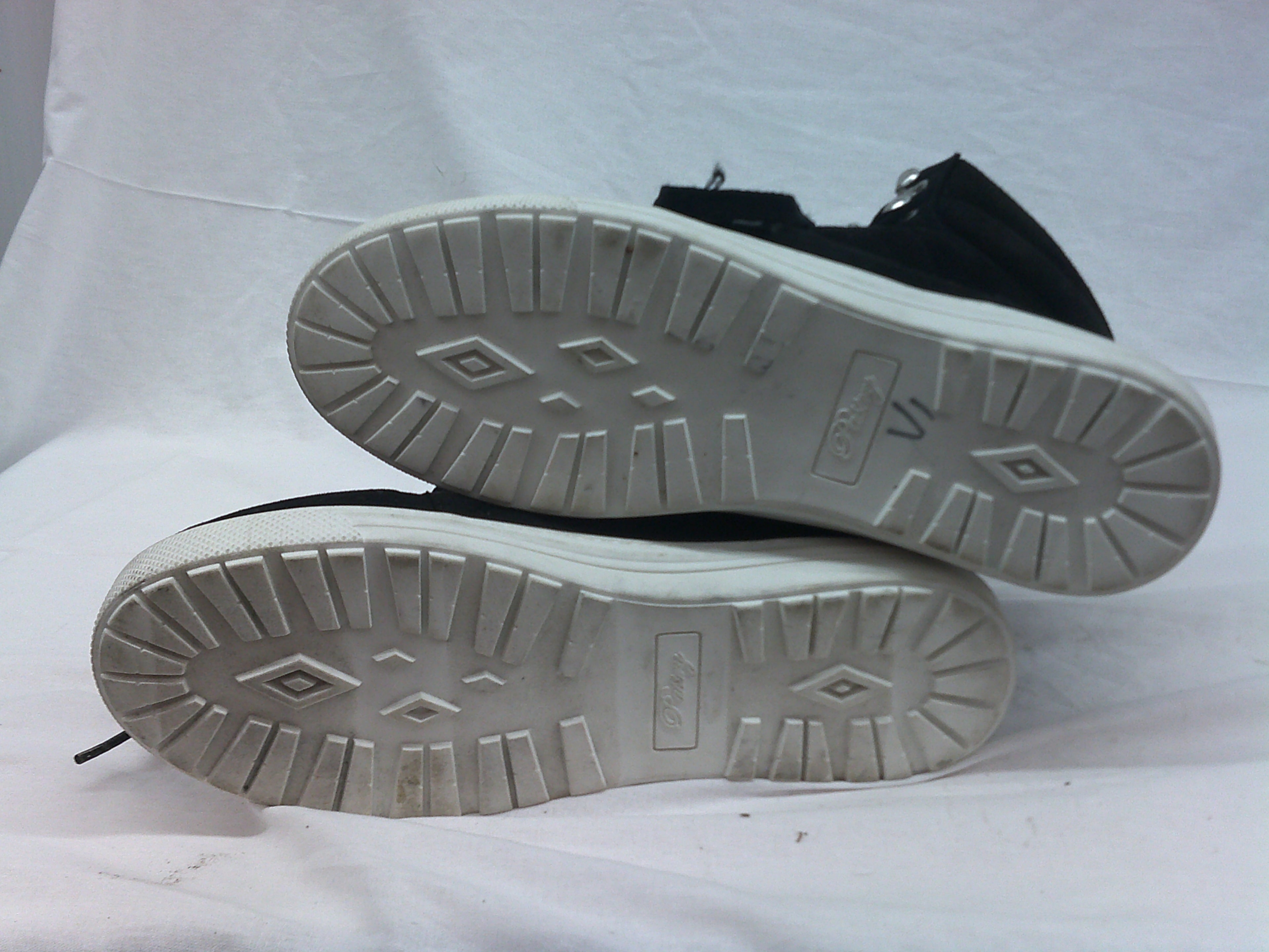 Pastry Riverside Black High-Top Dance Sneaker | Size 8